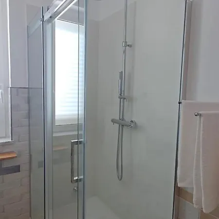 Enjoy House Ottima Per Gruppi E Famiglie Da 2 A 6 Ospiti בית נופש *