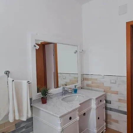 Enjoy House Ottima Per Gruppi E Famiglie Da 2 A 6 Ospiti בית נופש *